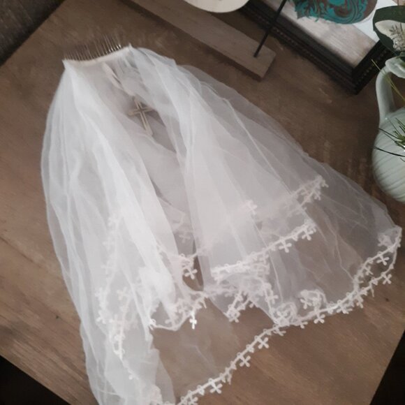 Girls First Communion Veil - White Holy 1st Communion Headpiece - Picture 10 of 15